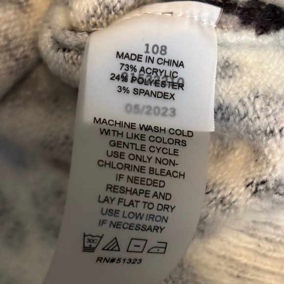 Vince Camuto Black and White Leopard Print Sweater XL - Picture 8 of 8